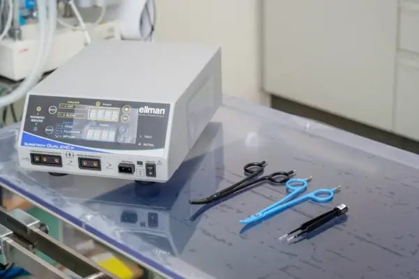RFナイフ（電気メス・血管シーリングシステム）のイメージ